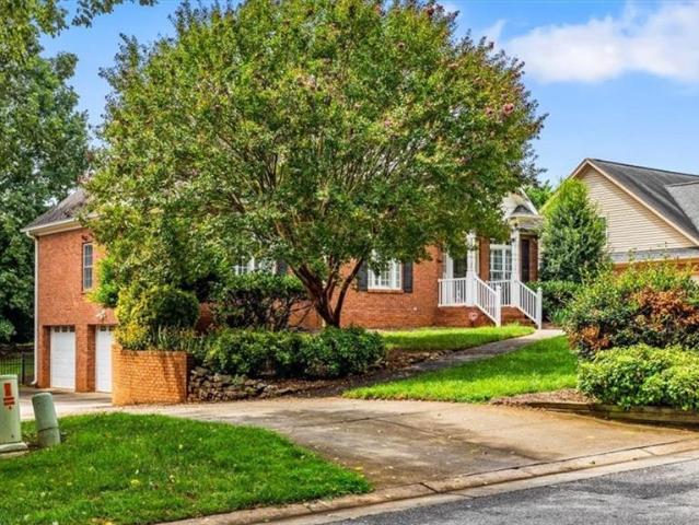 House for sale in Pfafftown, North Carolina