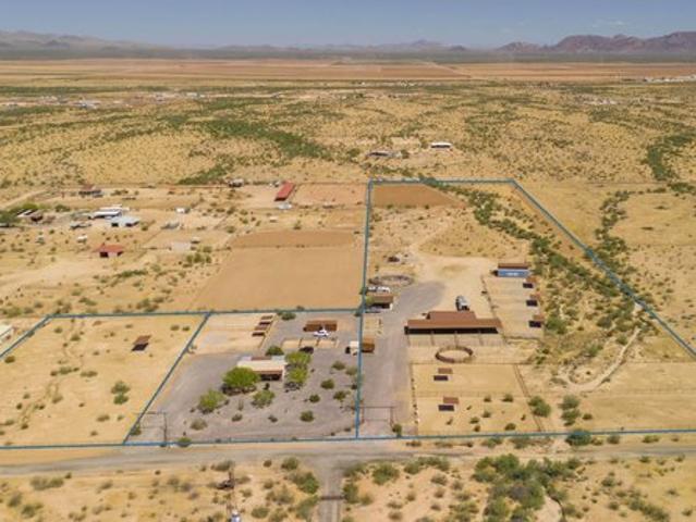 House for sale in Aguila, Arizona