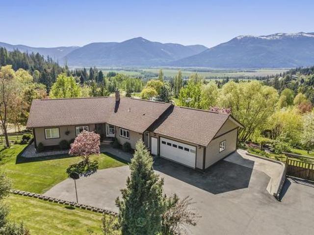 House for sale in Sirdar, British Columbia