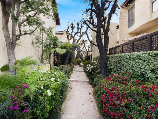 Townhouse for sale in Canoga Park, California