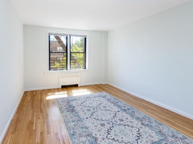 Property for sale in The Bronx, Arverne