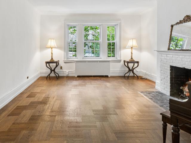 Property for sale in The Bronx, Arverne