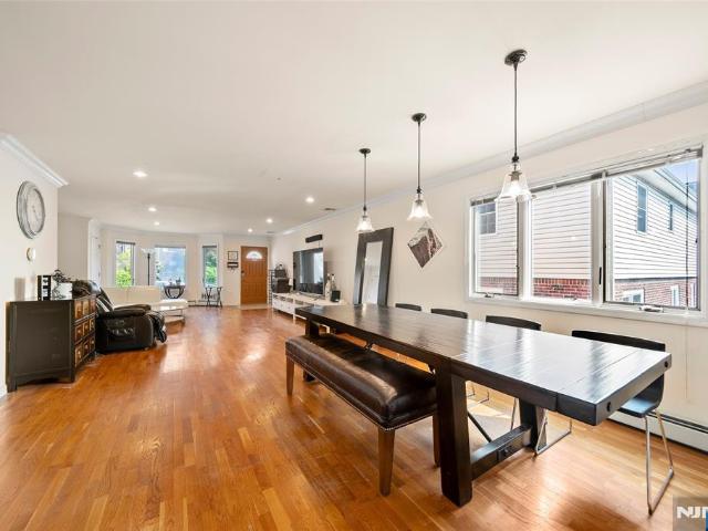 Townhouse for sale in Palisades Park