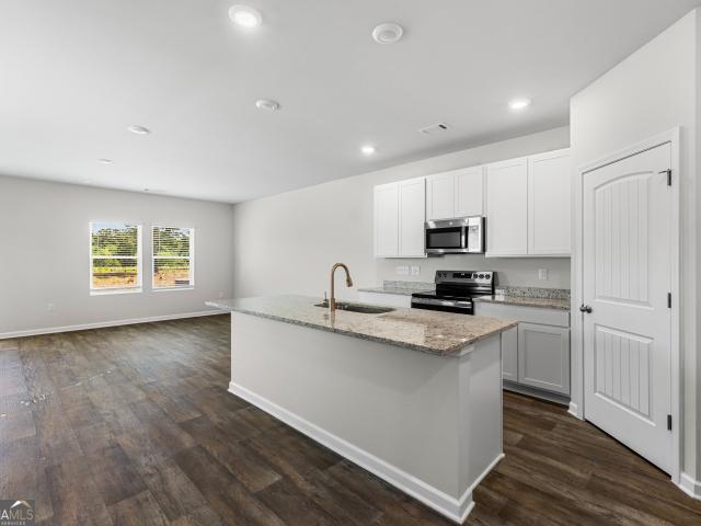 Townhouse for sale in Oakwood, Georgia