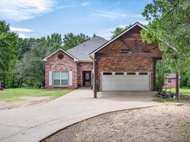 House for sale in Henderson, Texas