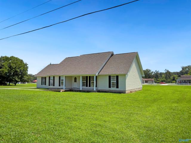 House for sale in Guntersville, Alabama