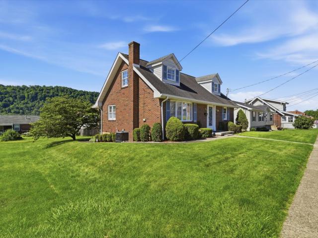 House for sale in Springdale, Pennsylvania