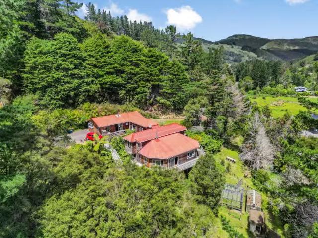 House for sale in Days Bay, Wellington