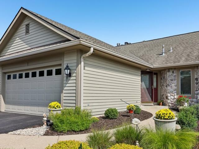 Condo for sale in Hartland, Wisconsin