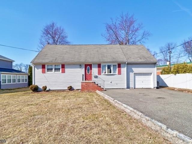House for sale in East Hanover, New Jersey