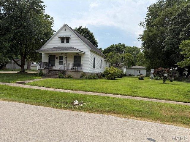 House for sale in Nokomis, Illinois