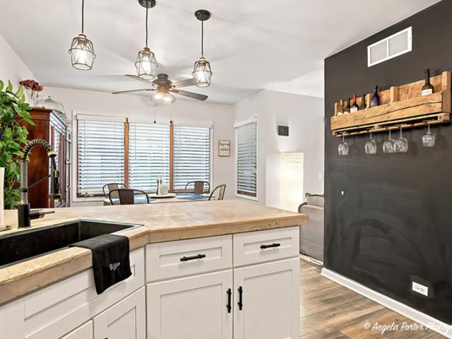 Townhouse for sale in Mchenry, Illinois