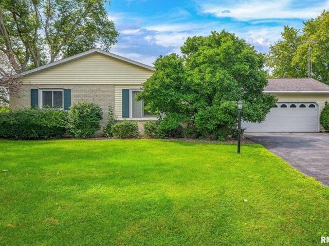 House for sale in Oneida, Illinois