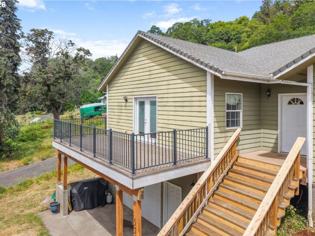 House for sale in Bingen, Washington