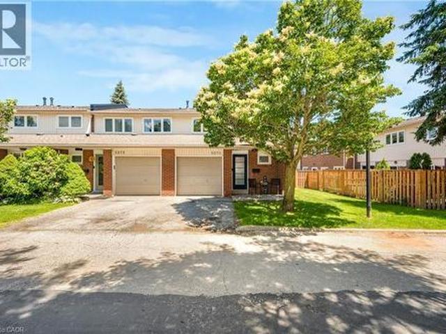 Townhouse for sale in Burlington, Ontario