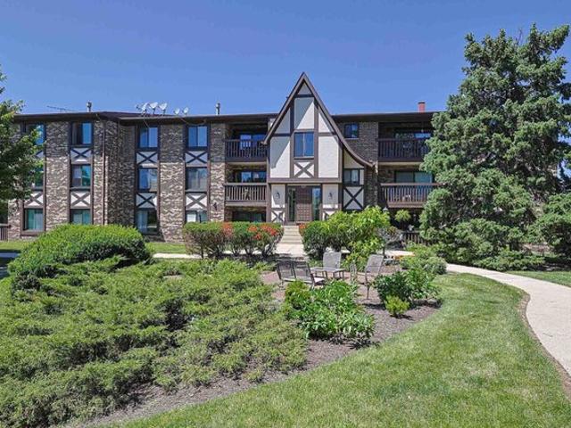 Condo for sale in Westmont, Illinois