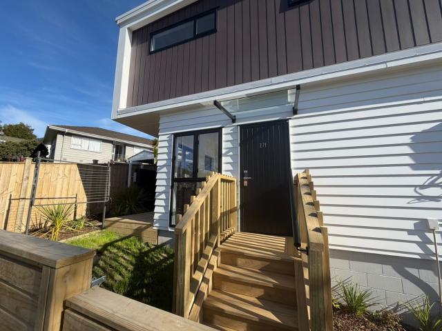 Townhouse for rent in Paremoremo, Oroua County