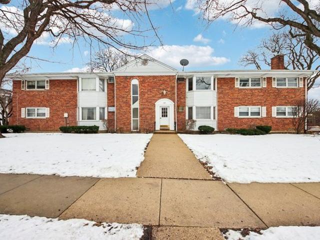 Condo for sale in Arlington Heights, Illinois