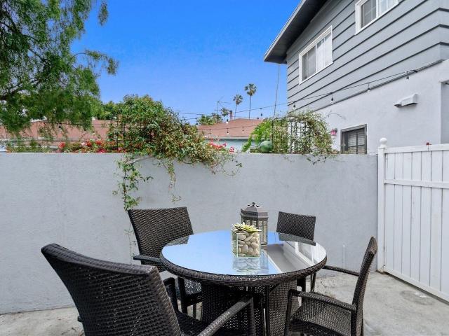 Apartment for rent in Canoga Park, California
