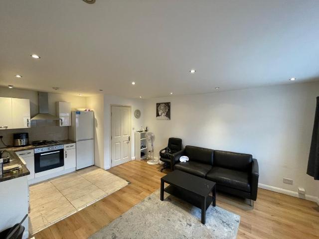 Apartment for rent in London Borough of Ealing, Greenford