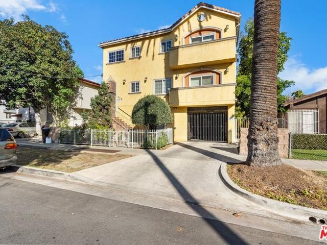 Condo for sale in Canoga Park, California