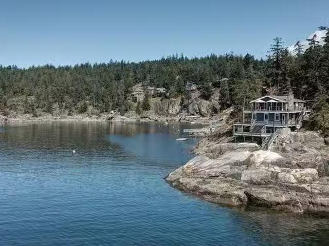 House for sale in Halfmoon Bay House for sale in Halfmoon Bay
