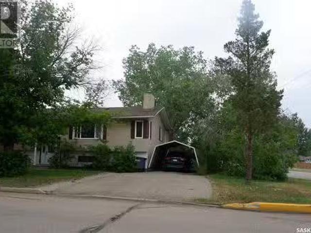House for sale in Assiniboia, Saskatchewan