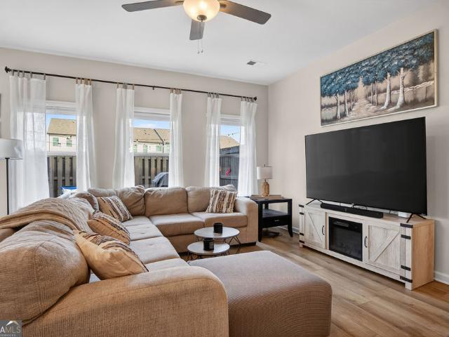 Townhouse for sale in Hoschton, Georgia