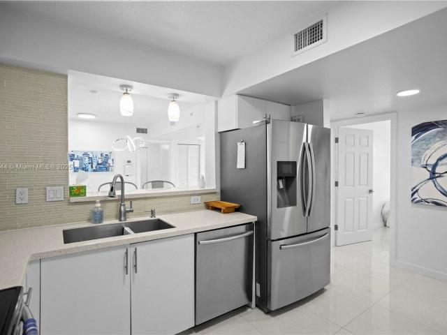 Condo for rent in Dania