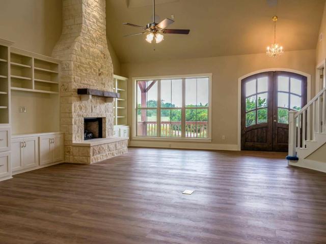 House for sale in Round Mountain