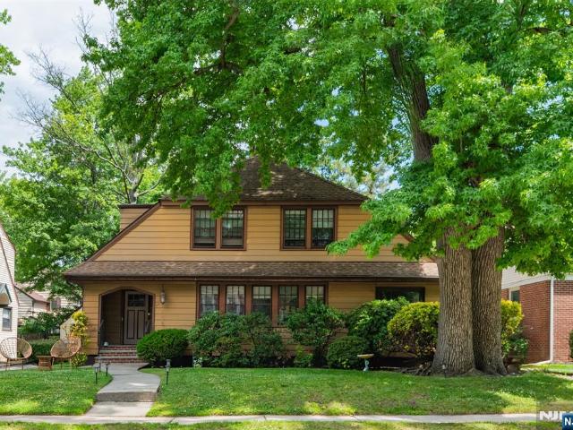 House for sale in Teaneck, New Jersey