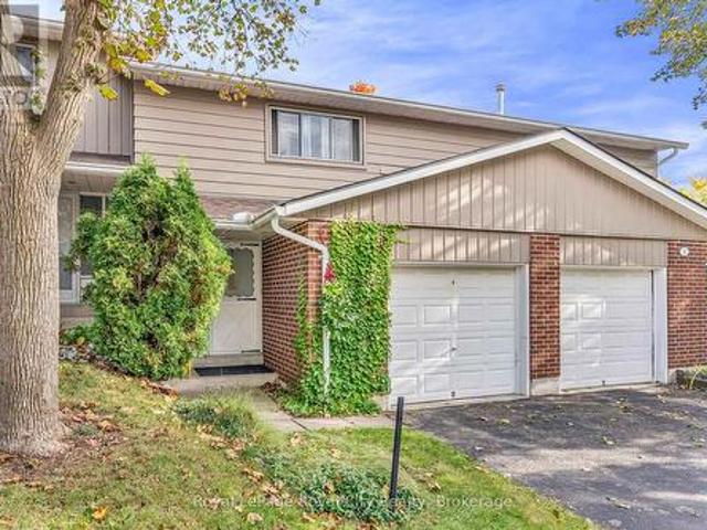 Townhouse for sale in Grange Hill East Neighbourhood Group, Guelph