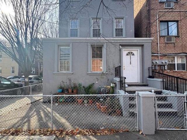 Duplex for sale in Corona