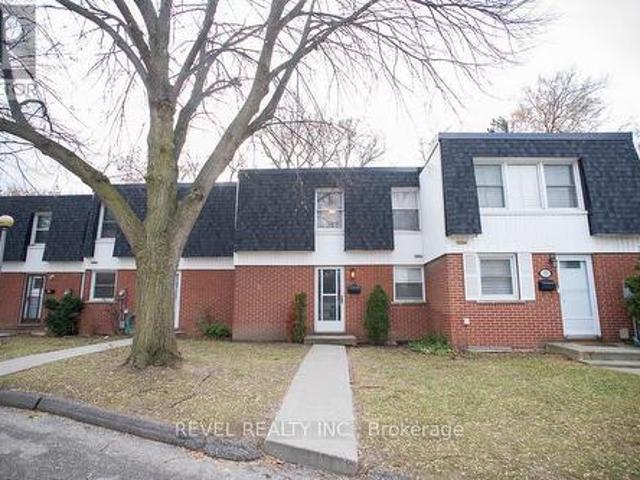 Townhouse for sale in Brant, Ontario