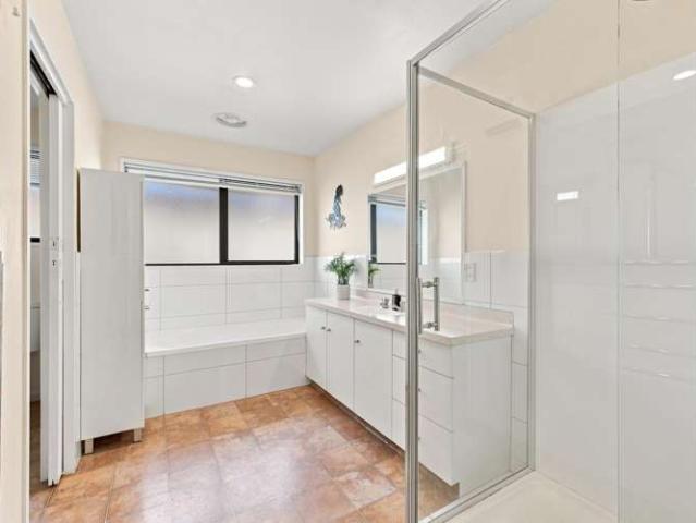 House for sale in Chaslands, Canterbury