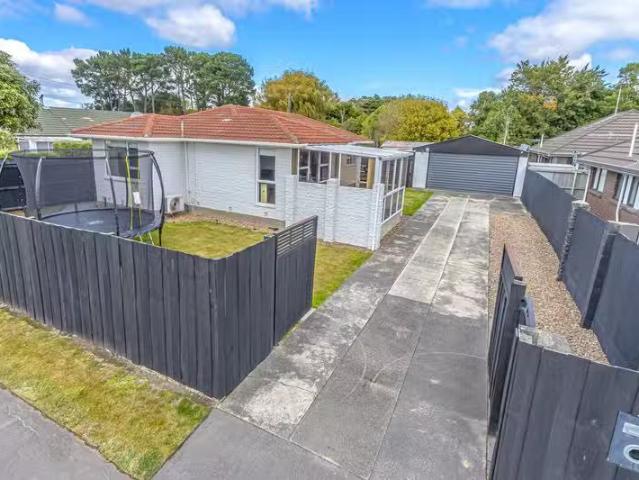 House for sale in Chaslands, Canterbury