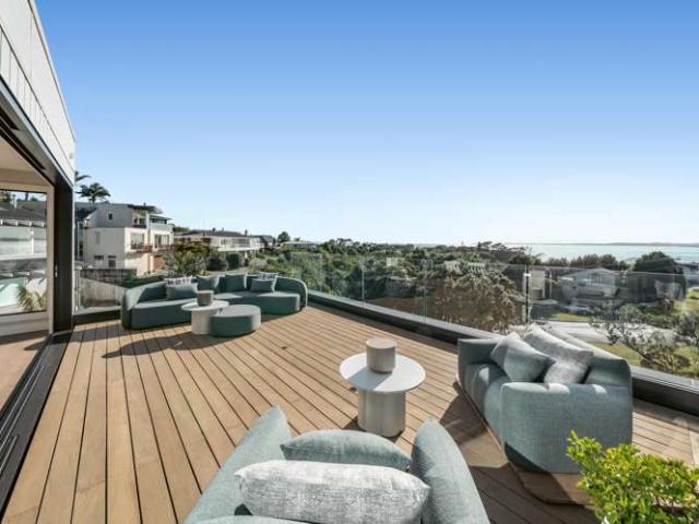 House for sale in Castor Bay