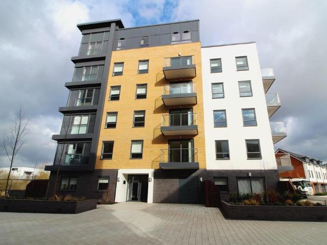 Flat for sale in Whitley, Reading
