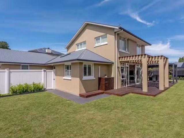 House for sale in Chaslands, Canterbury