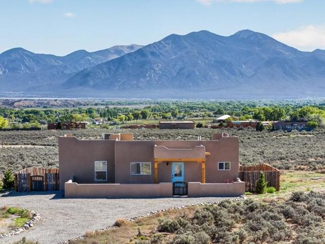 House for sale in El Prado, New Mexico