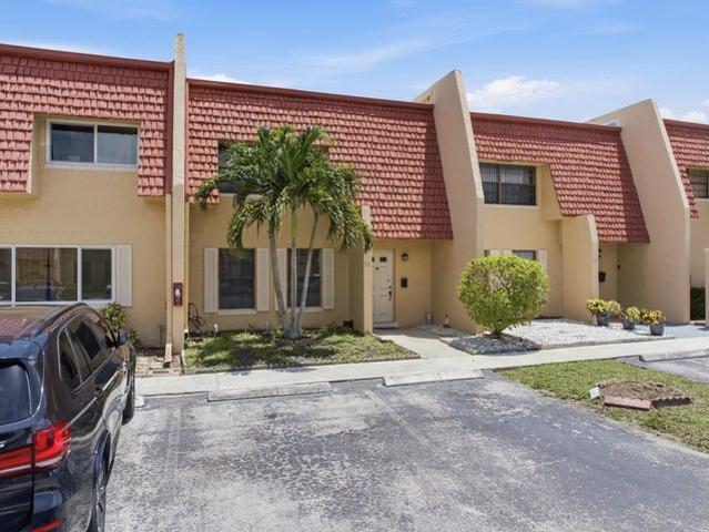Condo for sale in Tamarac, Florida