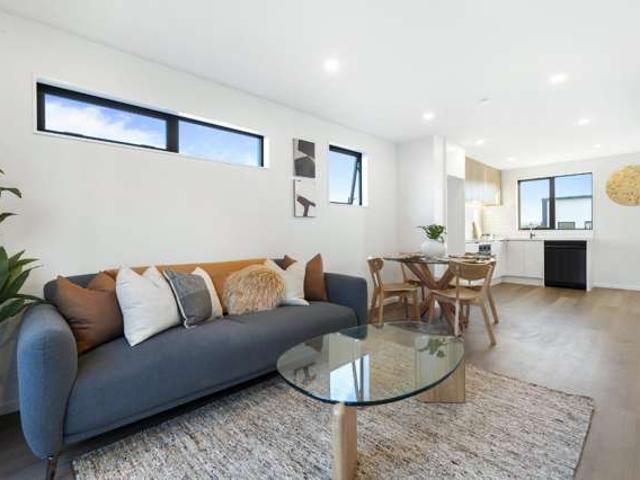 Townhouse for rent in Paremoremo