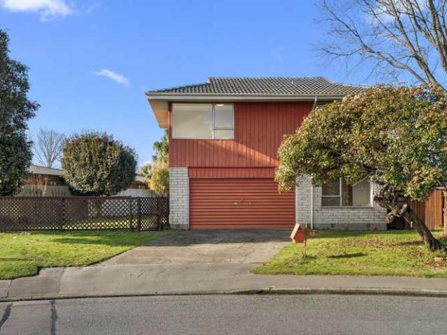 House for sale in Chaslands, Canterbury