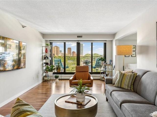 Condo for sale in Hennepin, Minnesota