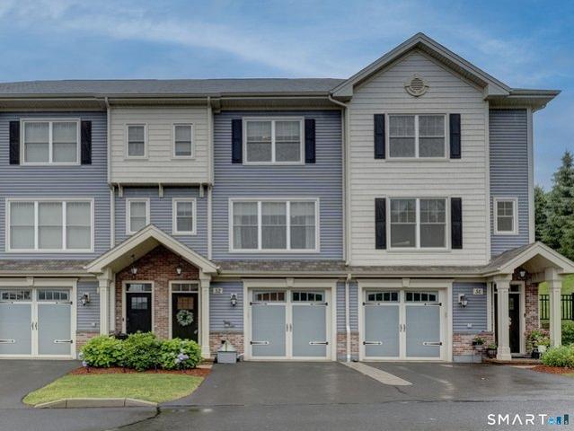 Townhouse for sale in Newington, Connecticut