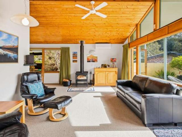 House for sale in Otakou