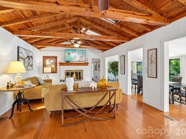 House for sale in Flat Rock Forest, Flat Rock