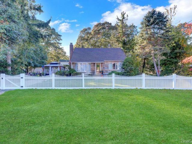 House for sale in Shirley, Town of Brookhaven