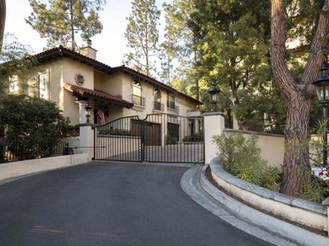 Condo for sale in Pasadena, California