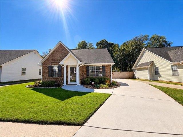 House for sale in Greenbriar, Cartersville